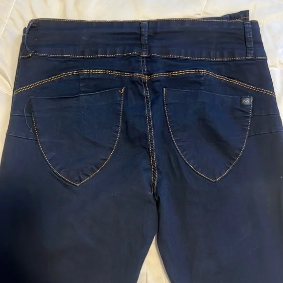 My fit jeans
Barely worn but broken zipper (see picture)
Size: 14-20
$7 obo - Picture 2 of 4